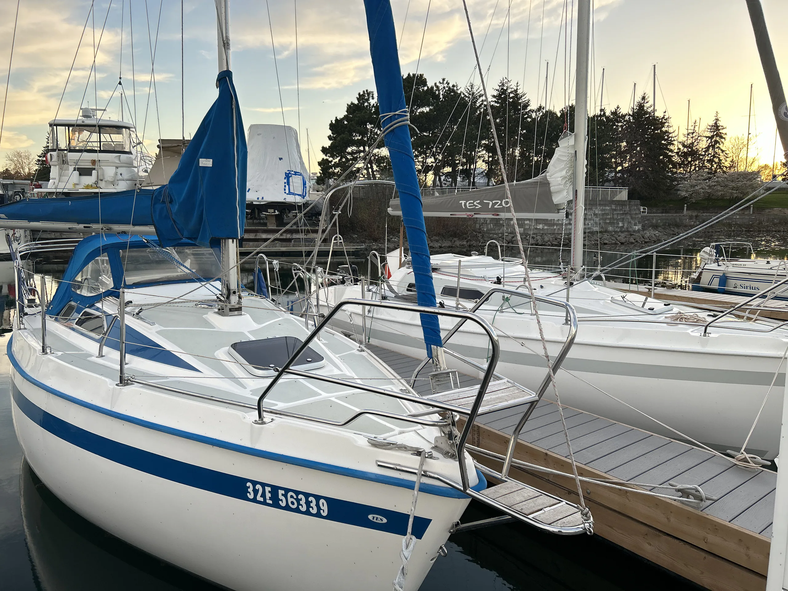 TES 24' 720BT exterior