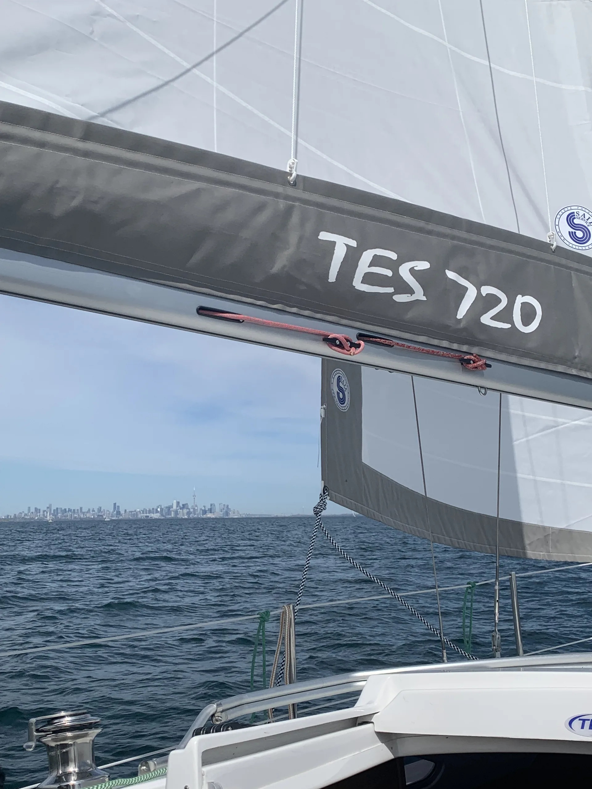TES 24' 720BT sailing in Toronto