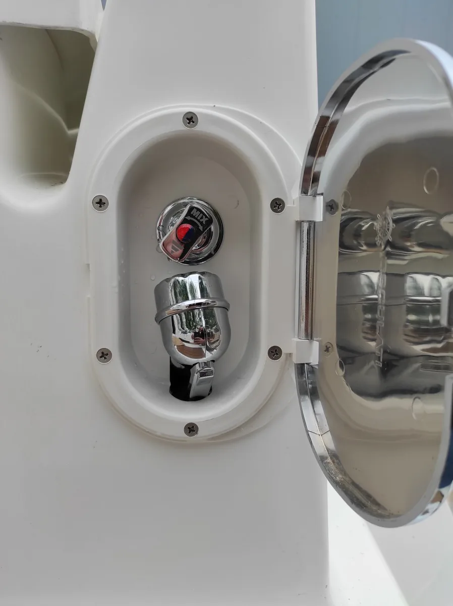 TES 28' Magnam interior