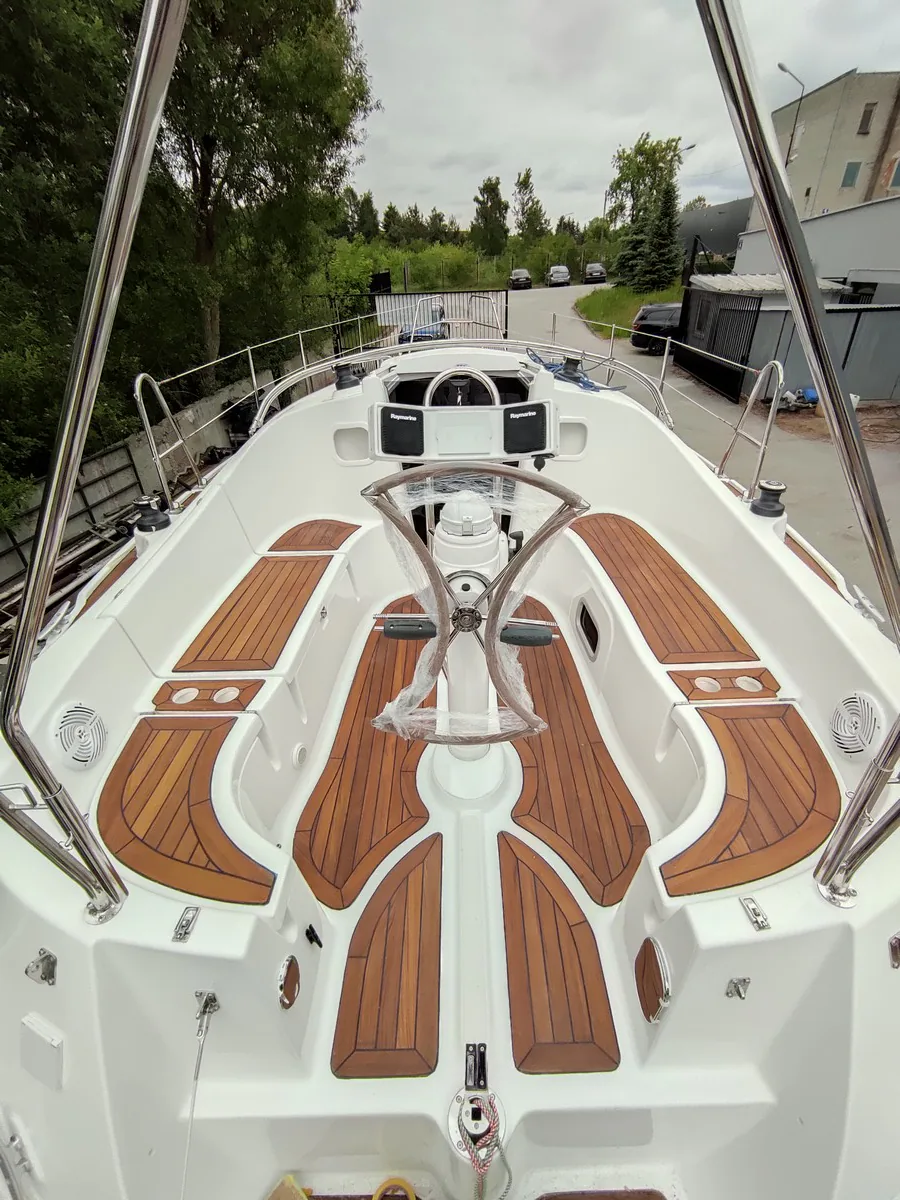TES 28' Magnam interior