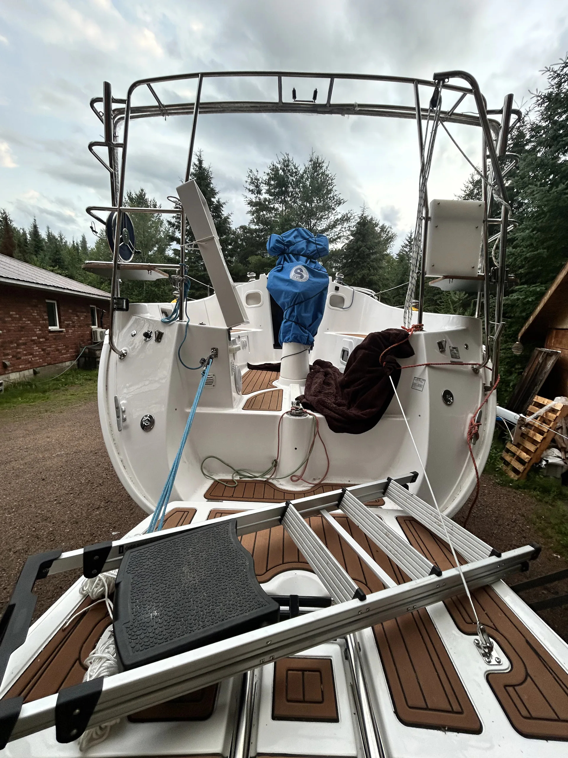 TES 28' Magnam interior