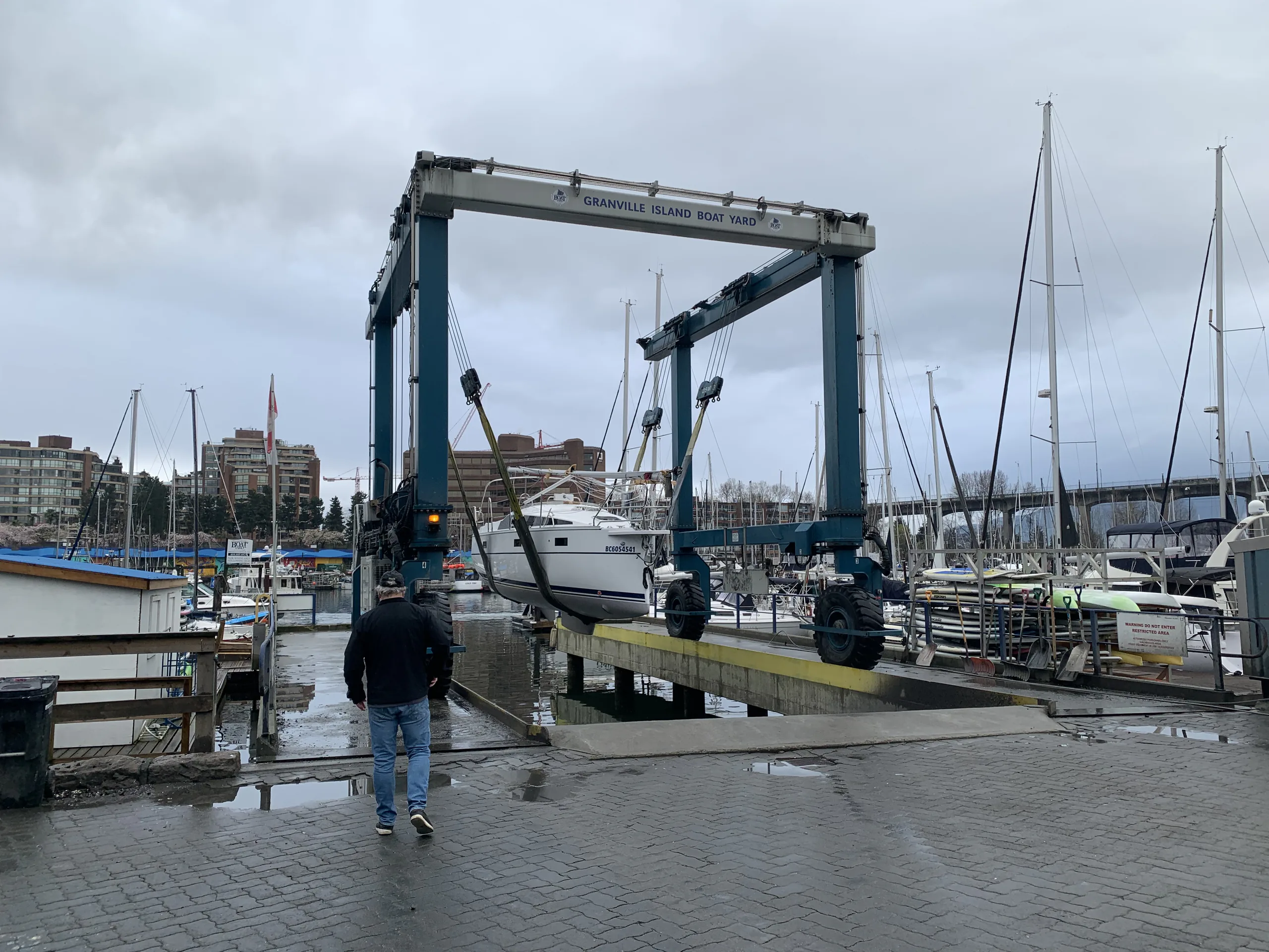 TES 26' Versus crane lift in Vancouver
